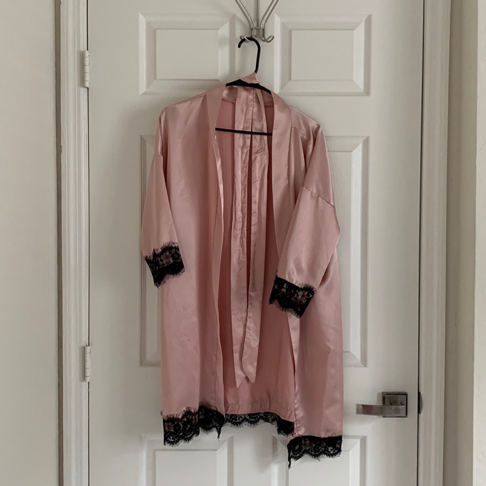 Beautiful, sexy and comfortable robe. Pink and small size